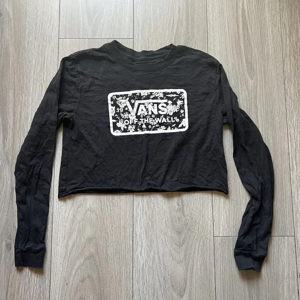 Vans Off the Wall Cropped Long Sleeve T-Shirt Tee Black Floral Skull Pattern